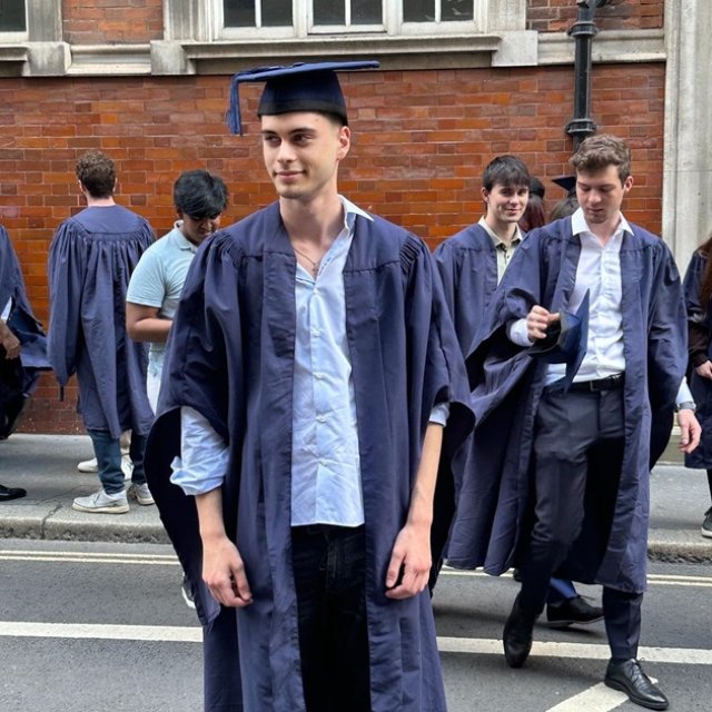 Fiul Andreei Berecleanu a făcut liceul la Londra