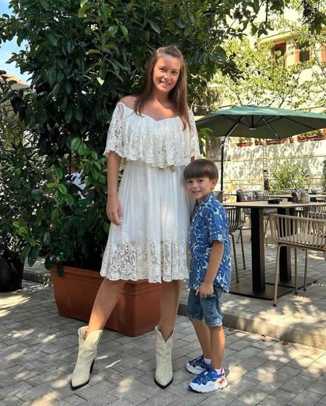 Diana Dumitrescu își ia fiul cu ea la biserica penticostală, dar merge cu el și la cea ortodoxă