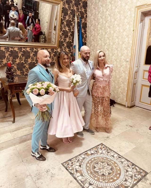 Lora și Ionuț Ghenu și-au scos invitații de la cununia civilă la restaurant
