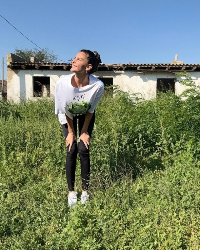 Ramona Olaru a copilărit la țară, fără curent electric