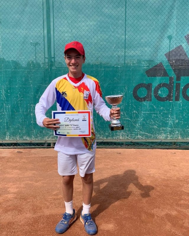 Fiul lui Dan Capatos joacă tenis de mic
