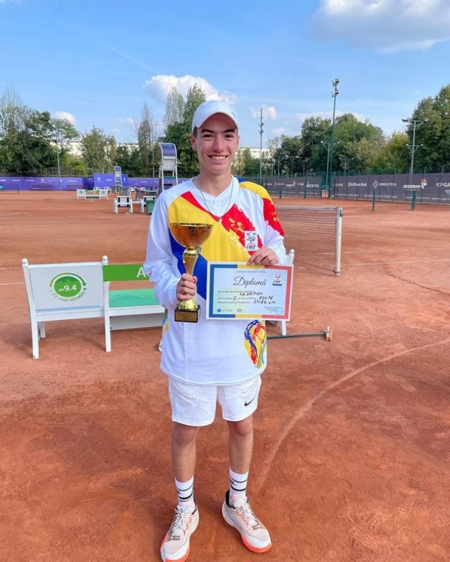 Andrei Capatos a obținut o mulțime de premii și trofee la competițiile de tenis