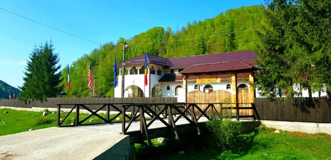 Monica Anghel are un conac în județul Argeș, ce poartă numele bunicii sale