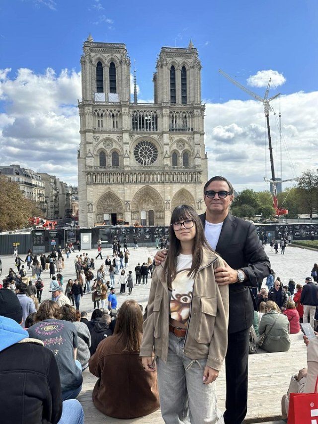 Un exemplu pentru alți tați! Daniel Buzgudan a plecat în vacanță la Paris cu fiica lui