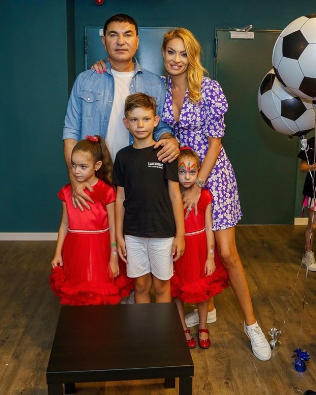 Valentina Pelinel și Cristi Borcea au trei copii împreună