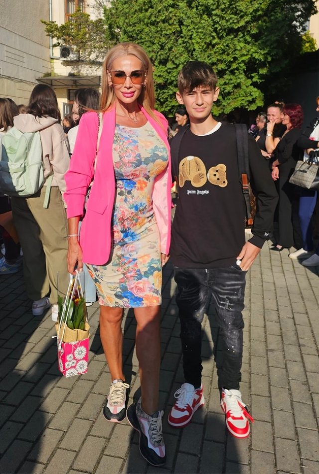 Mama copilului lui Cătălin Cazacu este interpretă de muzică populară