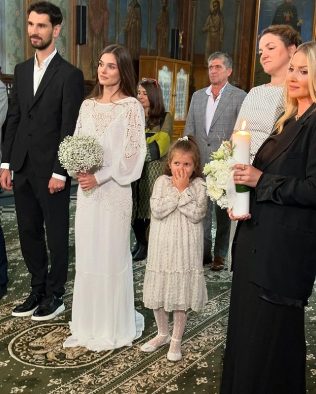 Smaranda, fetița lui Codin Maticiuc a fost mândră de statutul ei de domnișoară de onoare la nunta lui Theo Rosestatutul ei de