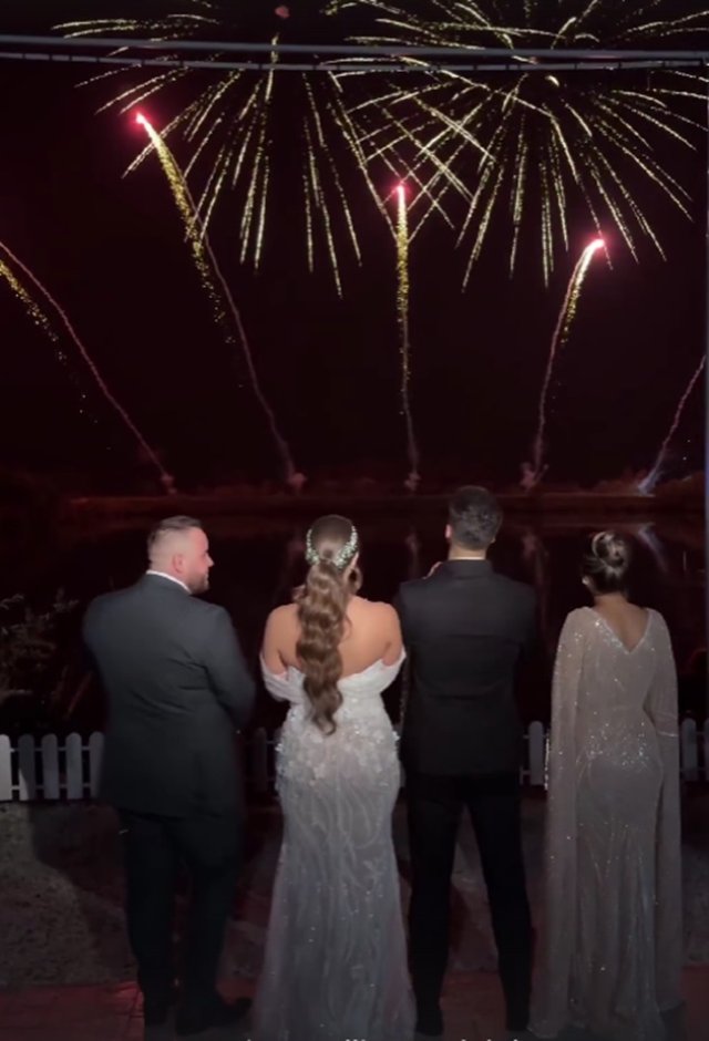 Denisa Coțolan a purtat o rochie tip sirenă la petrecerea de nuntă