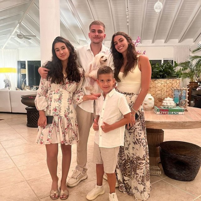 Mario Mutu, în vârstă de 22 de ani, se înțelege bine cu surorile și fratele lui