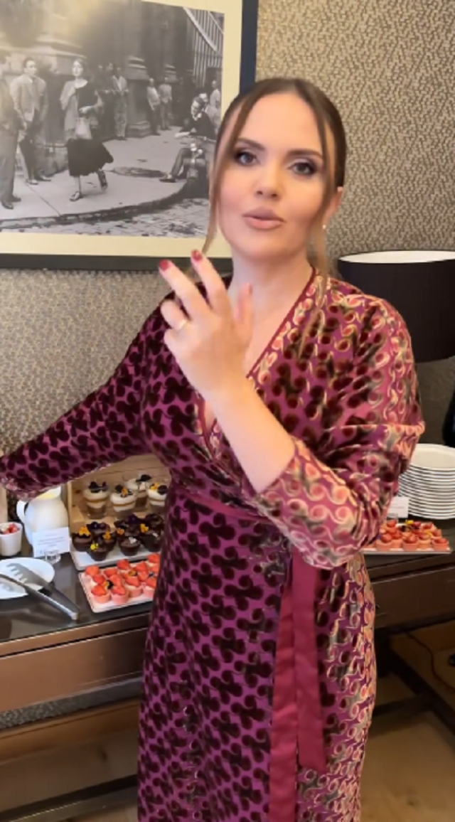 Cristina Șișcanu a împlinit 40 de ani. Ce „surpriză" a primit de la soțul ei, pe care fanii au taxat-o dur în online? Cum a arătat tortul?