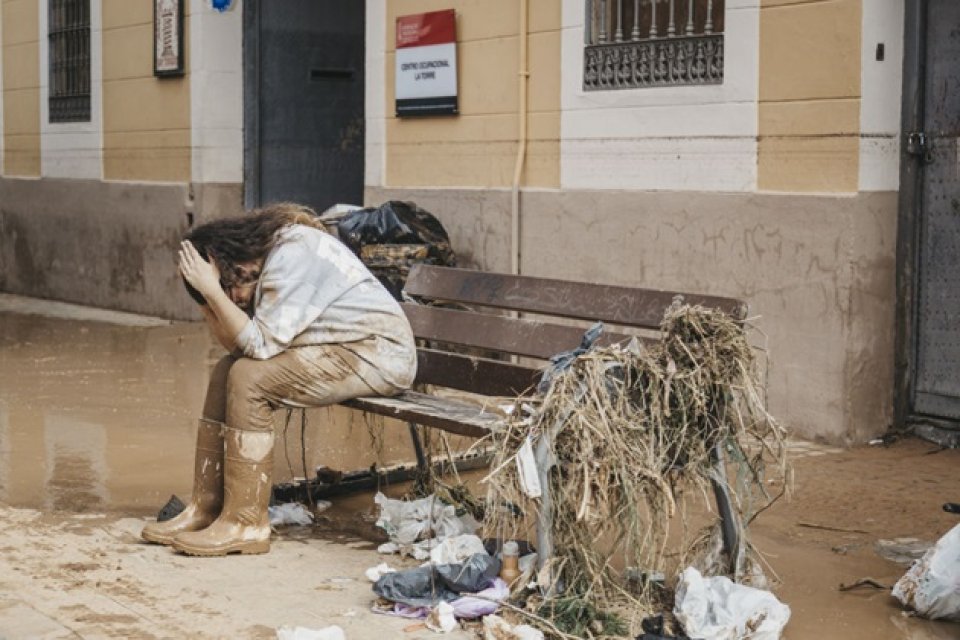 Durerea oamenilor din Valencia nu poate fi inundată