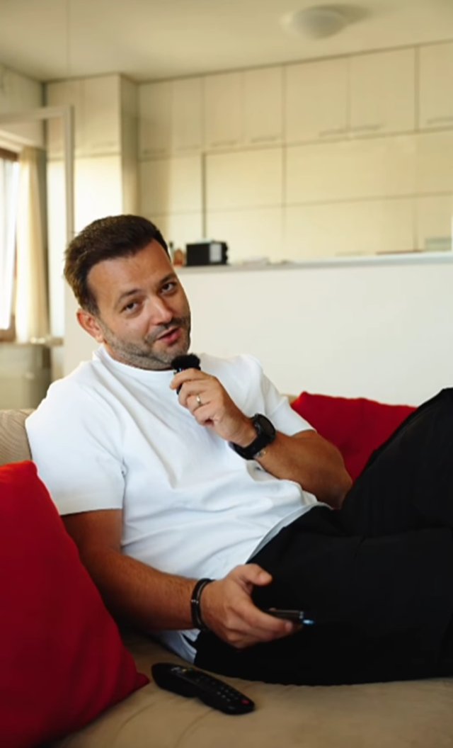 Mihai Morar are un apartament cu patru camere, iar bucătăria este open space cu livingul