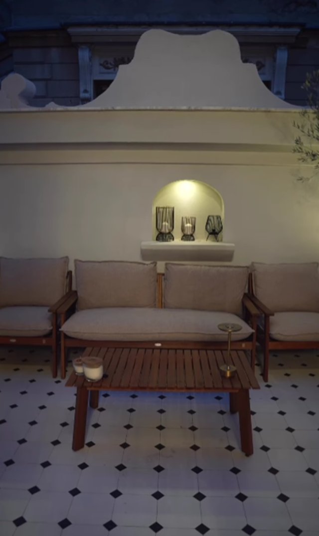 Ana Baniciu are un balcon cochet la casa de 100 de ani