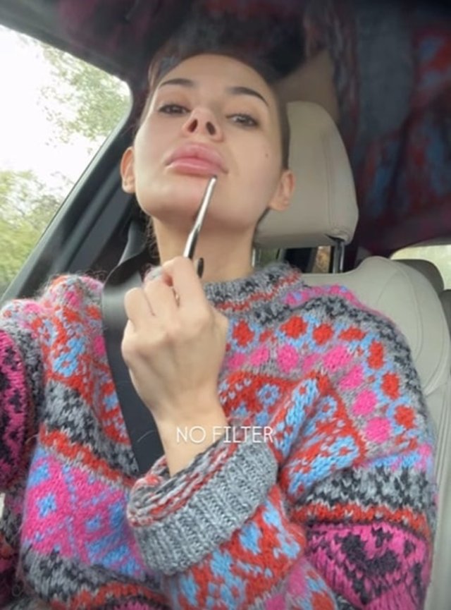 Marisa Paloma s-a filmat în timp ce făcea masaj facial la volan și nu era atentă la drum