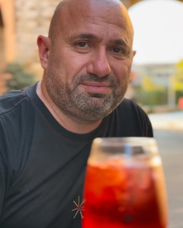 Chef Scărlătescu a crescut singur, fără părinți, iar astăzi are propriul restaurant