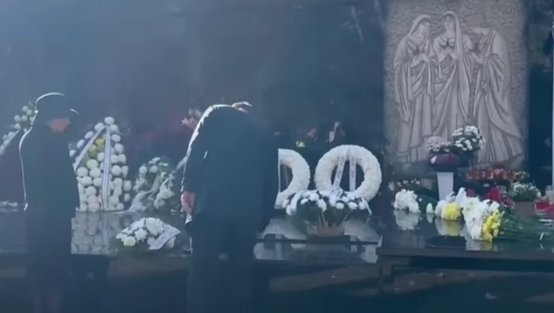 Adriana Bahmuțeanu a mers cu colivă la mormântul lui Silviu Prigoană, după ce a aflat că a fost înmormântat în secret, și-a dat întâlnire cu mai mulți oameni care au vrut să-și ia rămas bun