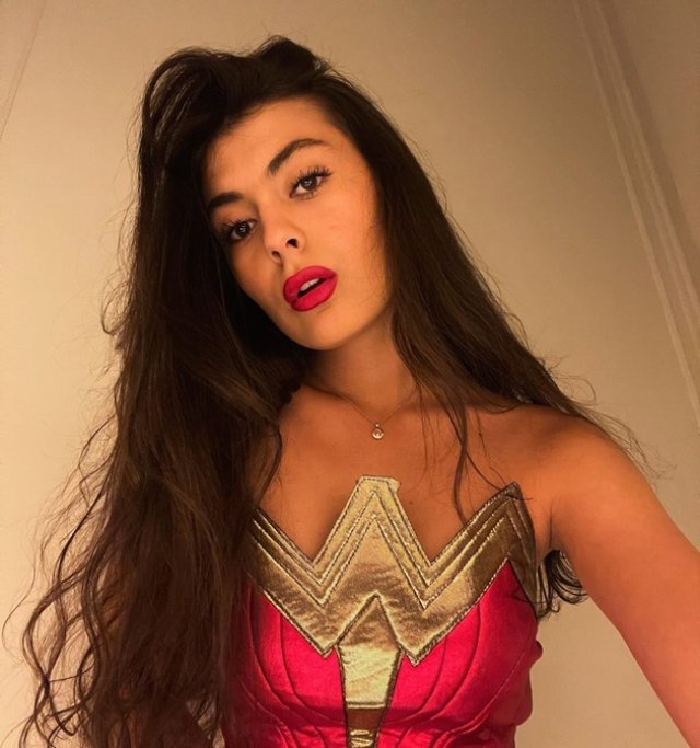 Fiica lui Ilie Dumitrescu a devenit majoră și a renunțat la inhibiții, și-a arătat frumusețea pe rețelele sociale