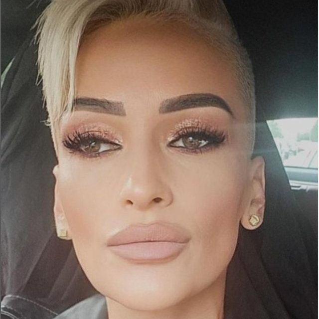 „Sunt regina funeraliilor”