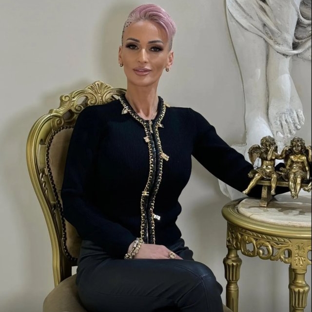 Cine este Gabriela Lucuțar, supranumită Regina Întunericului și cum și-a descoperit pasiunea