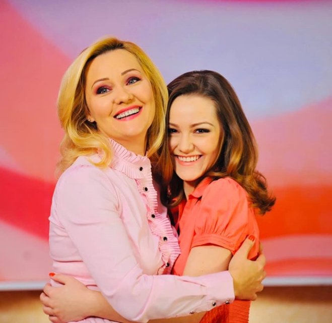 Cum se mai înțelege Elena Lasconi cu fiica ei, Oana, pe care a crescut-o singură
