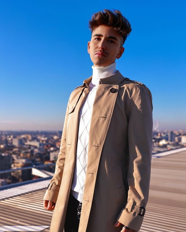 De ce s-ar fi întors, de fapt, Sebastian Dobrincu în România?