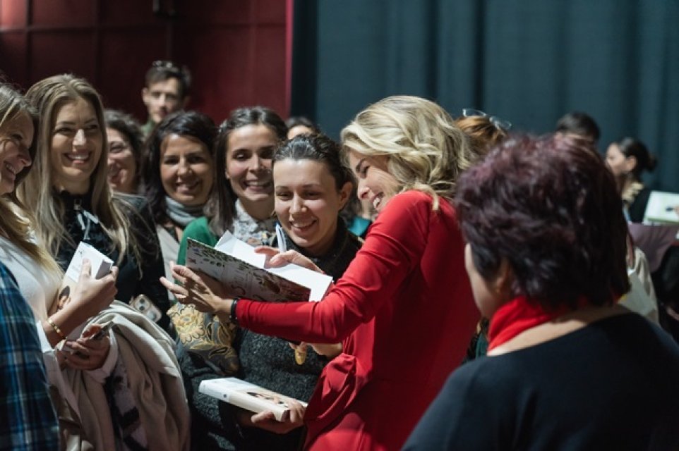 Cât trebuie să scoți din buzunar pentru o carte semnată de Cristela Georgescu, despre nutriție și educație alimentară