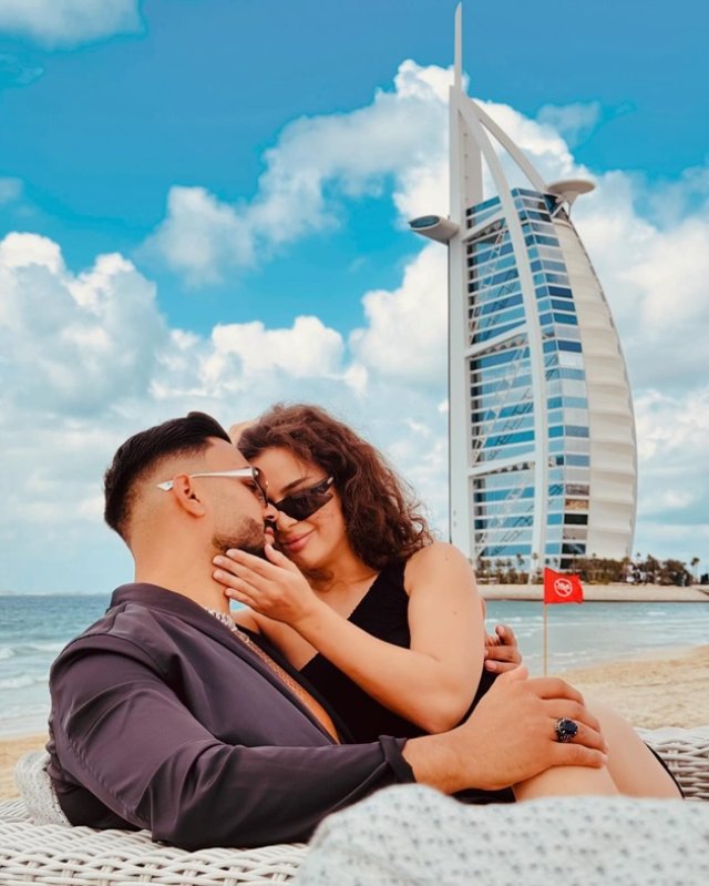 Jador este hotărât să se căsătorească în a treia zi de Crăciun, iar nași îi vor fi verișorii lui