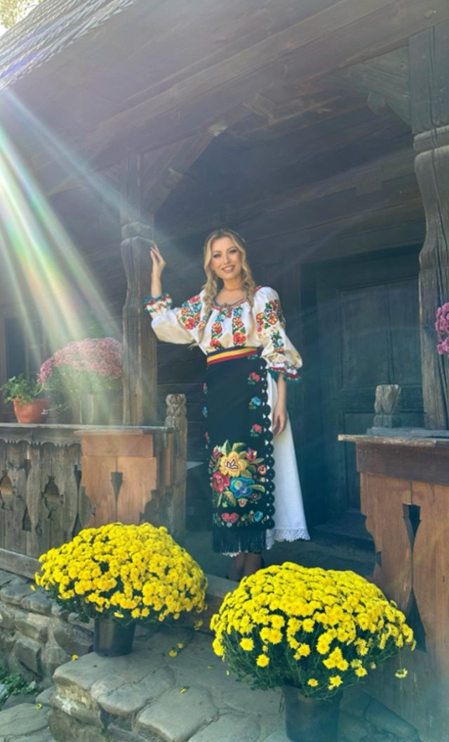 Cum au sărbătorit vedetele 1 decembrie, Elena Gheorghe a lansat o melodie nouă