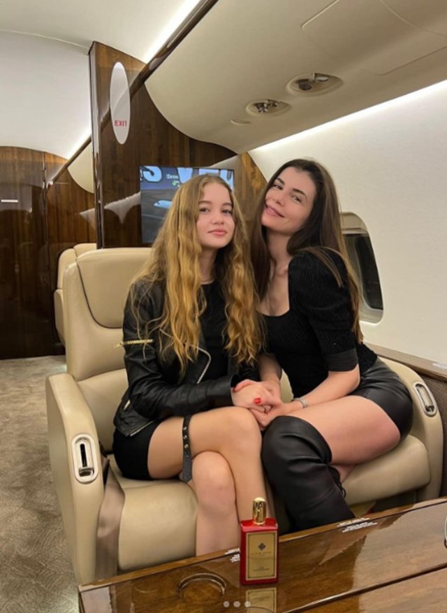 Irina Columbeanu seamănă tot mai mult cu mama ei și este din ce în ce mai activă pe Instagram