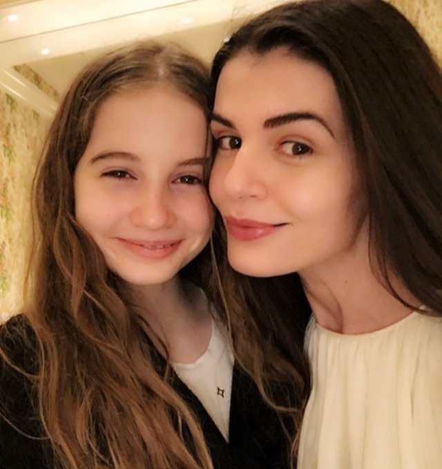 Irina Columbeanu seamănă tot mai mult cu mama ei, Monica Gabor, care s-a retras într-un con de umbră
