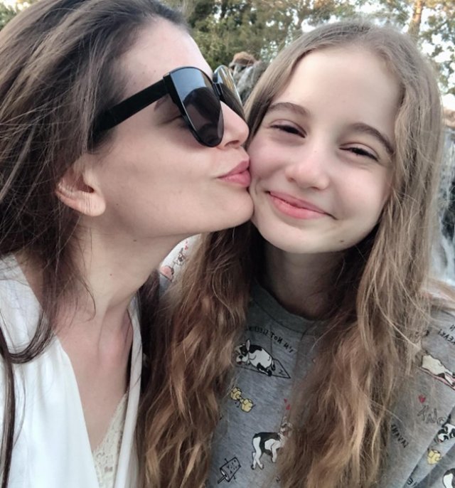Irina Columbeanu seamănă tot mai mult cu mama ei, dar când era mică semăna cu tatăl