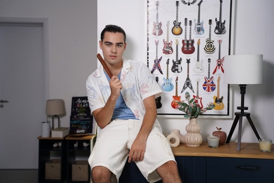 Radu Ștefan Bănică o ia pe urmele tatălui său, urmează să apară în „Ana, mi-ai fost scrisă în ADN”