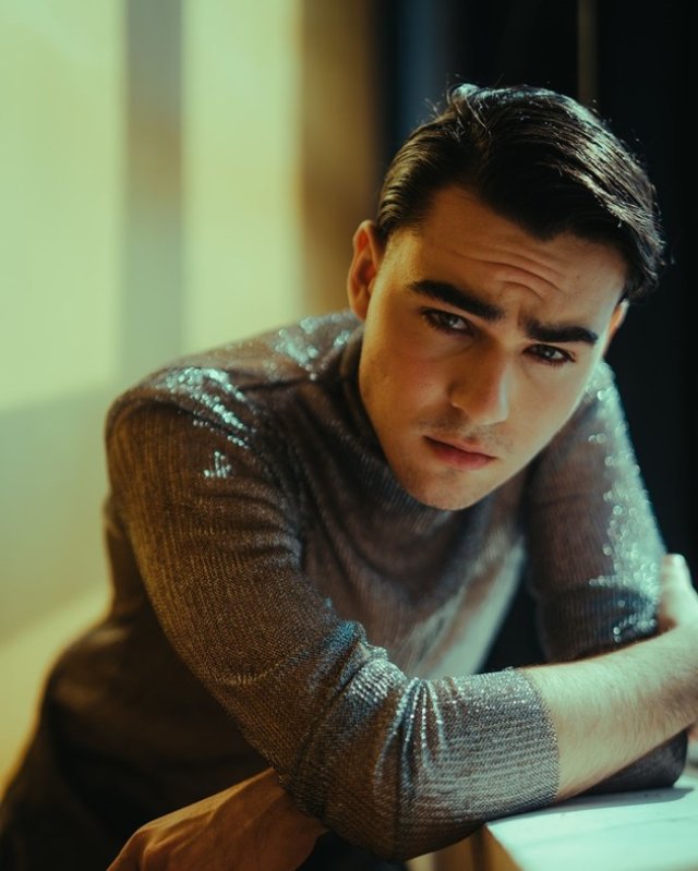 Radu Ștefan Bănică o ia pe urmele tatălui său, până acum s-a axat pe cariera muzicală