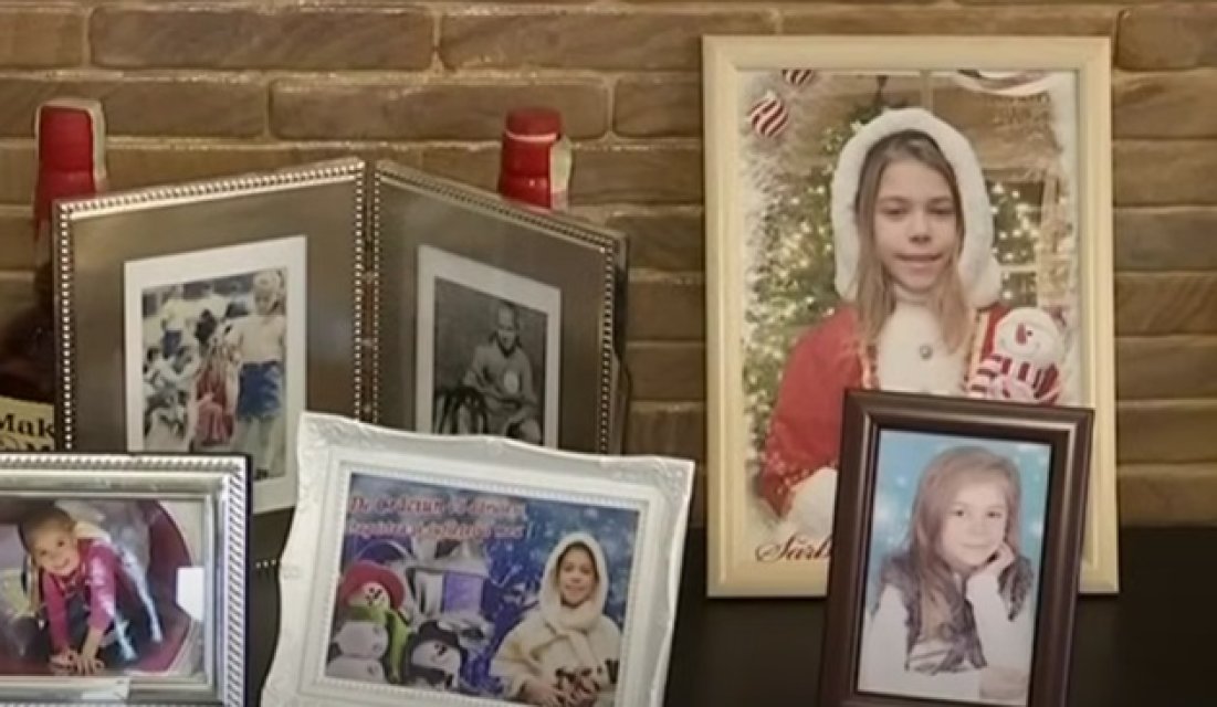 Cum arată casa lui Helmuth Duckadam, cu livingul plin de poze cu fata lui cea mică