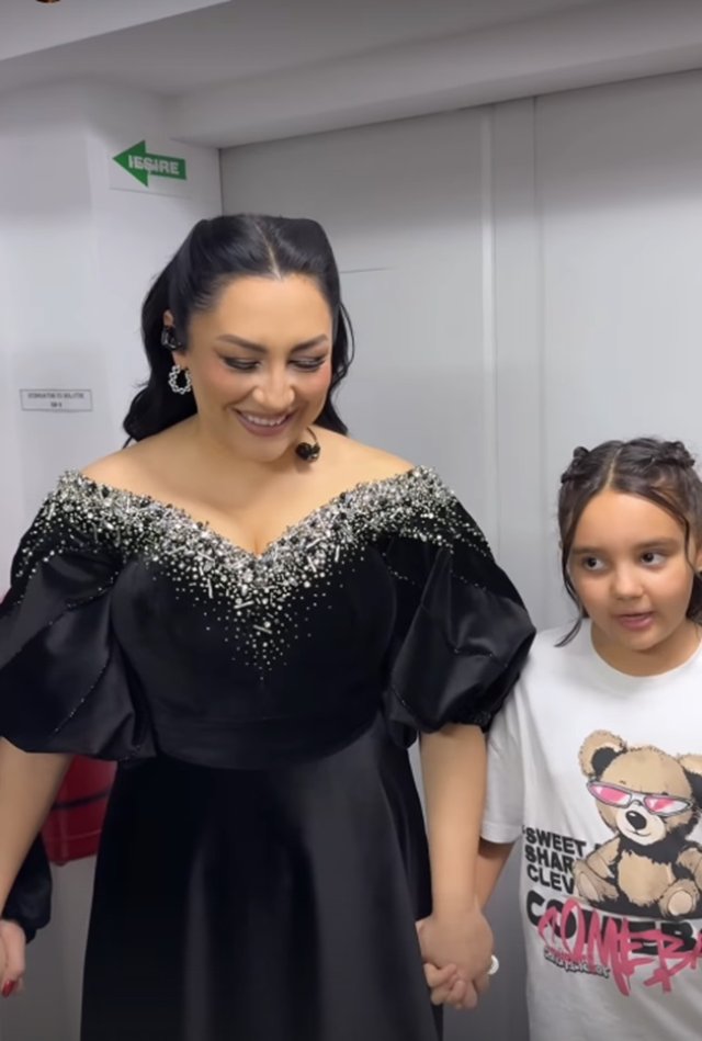 Eva Măruță, din nou alături de mama ei pe scenă, s-au rugat împreună înainte să cânte