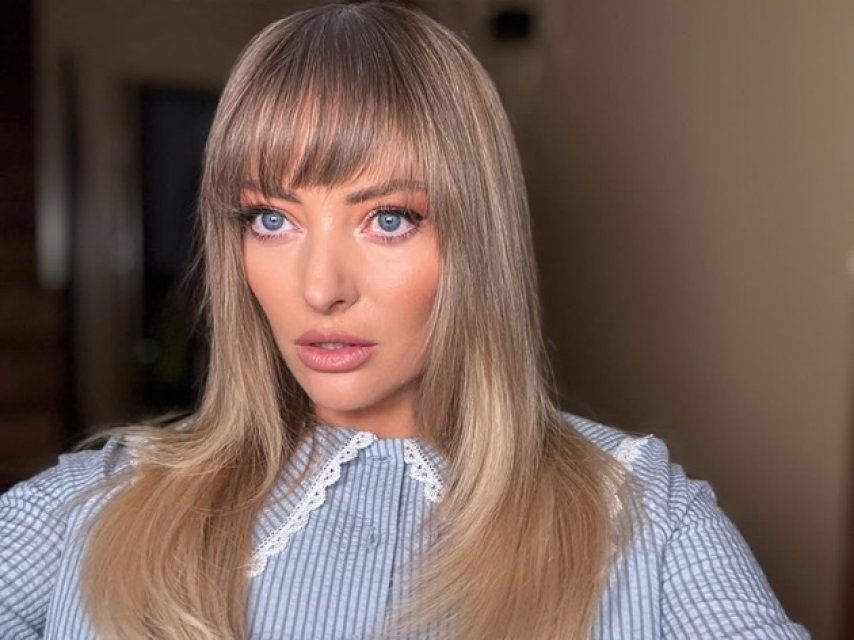 Delia s-a afișat cu un nou look îndrăzneț pe rețelele sociale, cu părul blond cenușiu