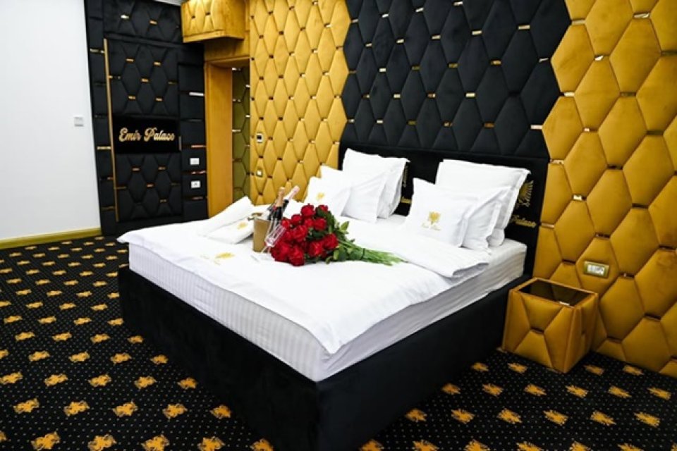 Cum arată fosta casă a lui Florin Salam, transformată în hotel de lux, cu dormitoare elegante