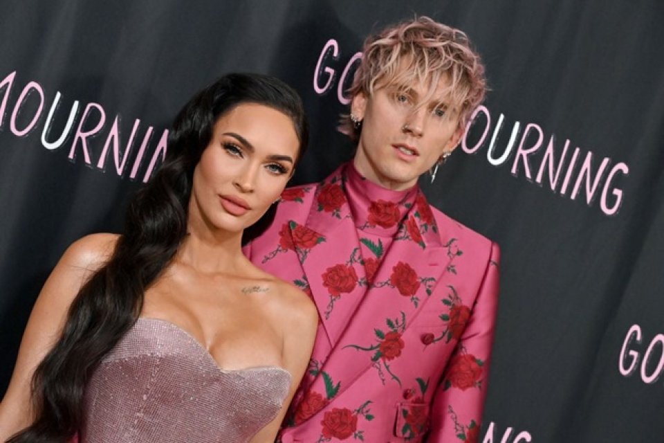 Megan Fox s-a despărțit de Machine Gun Kelly, deși au anunțat recent că urmează să devină părinți, actrița ar fi găsit mesaje compromițătoare în telefonul lui