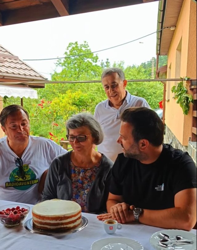 Le-a cumpărat părinților lui o mașină în valoare de 18.000 de euro