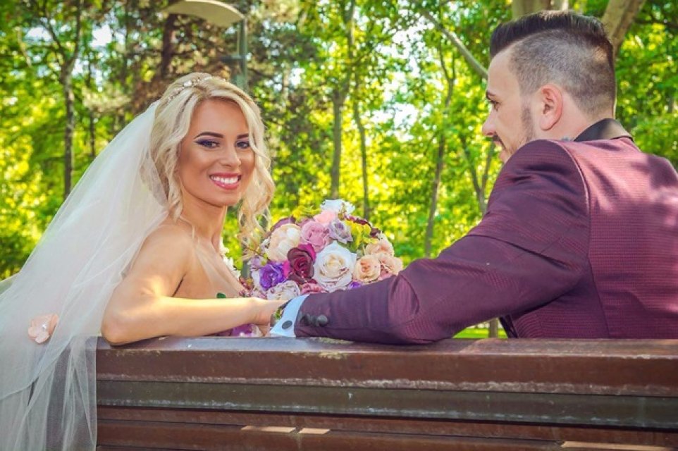 Elly și Cristian de la "Mireasă pentru fiul meu" au împlinit 9 ani de căsnicie, s-au căsătorit religios în 2017
