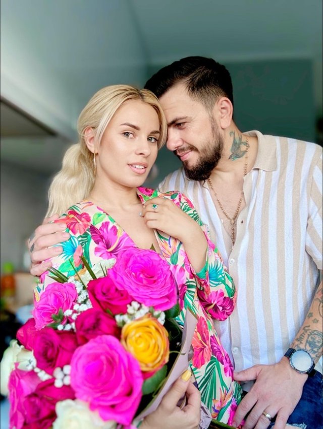Elly și Cristian de la "Mireasă pentru fiul meu" au împlinit 9 ani de căsnicie, sărbătoresc aniversarea în fiecare an