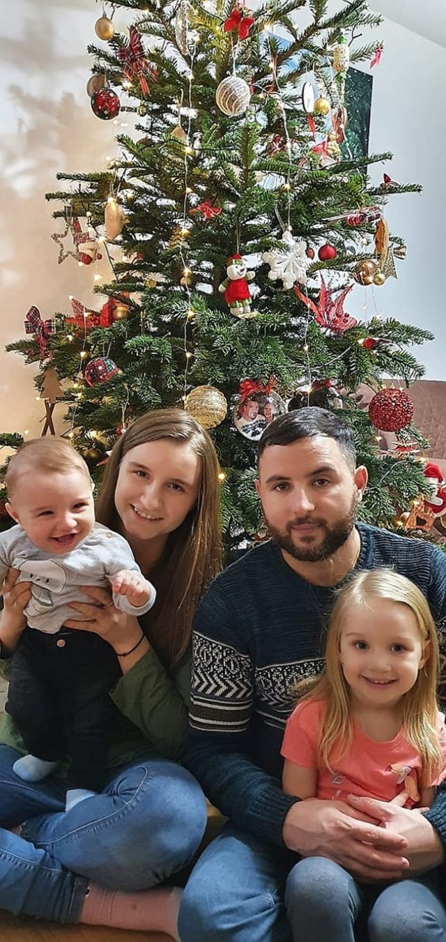Fetița Alexandrei Ivanov se topește de dorul mamei sale, care a murit în timp ce era însărcinată, familia va petrece al doilea Crăciun fără ea