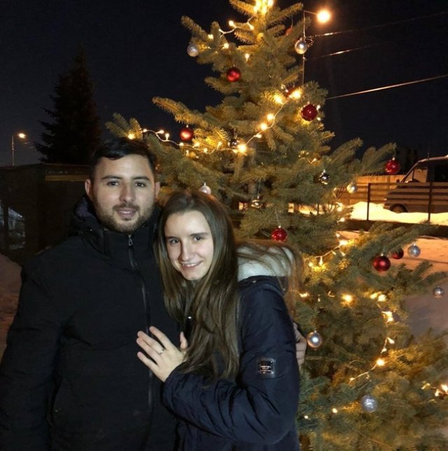 Fetița Alexandrei Ivanov se topește de dorul mamei sale, care a murit în timp ce era însărcinată, la maternitatea din Botoșani