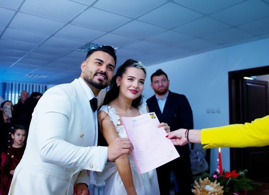 De ce nu au vrut părinții lui Jador să participe la nunta fiului lor, au fost doar la cununia civilă