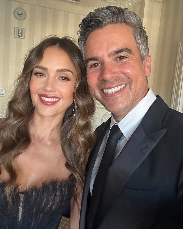 Jessica Alba și soțul ei, Cash Warren, divorțează după o căsnicie de 16 ani, aveau o relație de când erau foarte tineri