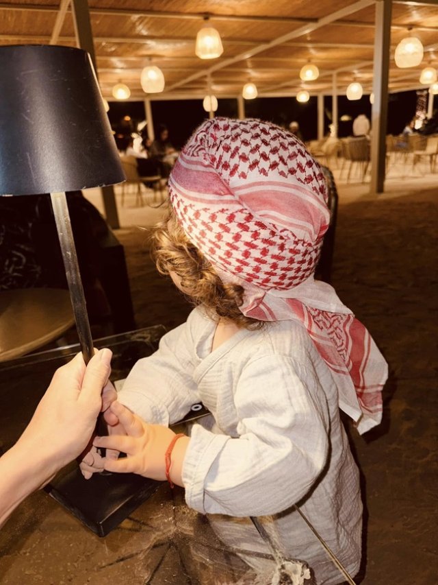 Theo Rose, vacanță de vis cu familia. Ipostaza rară cu ea și Anghel Damian. Au plecat cu fiul lor în Dubai