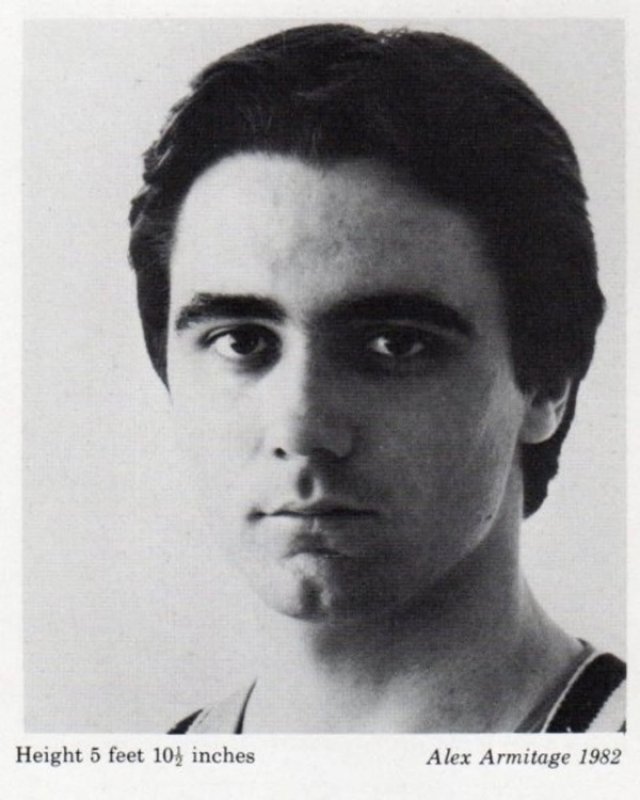 Tony Slattery, unul dintre cei mai cunoscuți actori britanici a murit la 65 de ani. Viața lui a fost marcată de traumele copilăriei