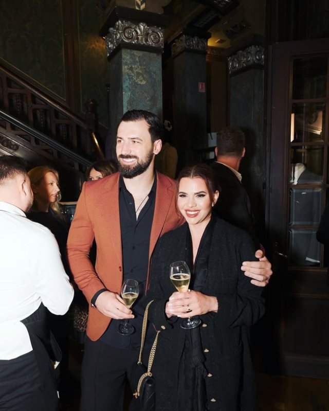 Cine sunt Andra și Andrei Stoica de la Power Couple. Motivul pentru care soția luptătorului nu prea merge la meciurile lui. Sunt împreună de aproape 20 de ani