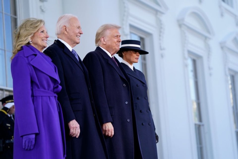 Lecție de stil cu Melania Trump. Ce ținută a ales pentru ceremonia de învestire a președintelui Trump. A atras toate privirile