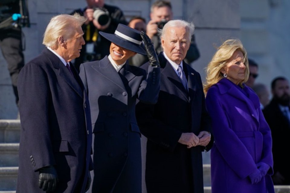 Lecție de stil cu Melania Trump. Ce ținută a ales pentru ceremonia de învestire a președintelui Trump. Apariția neobișnuită a stârnit controverse